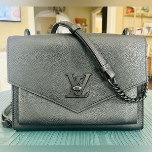 *Rare* Louis Vuitton MyLockMe Chain Bag